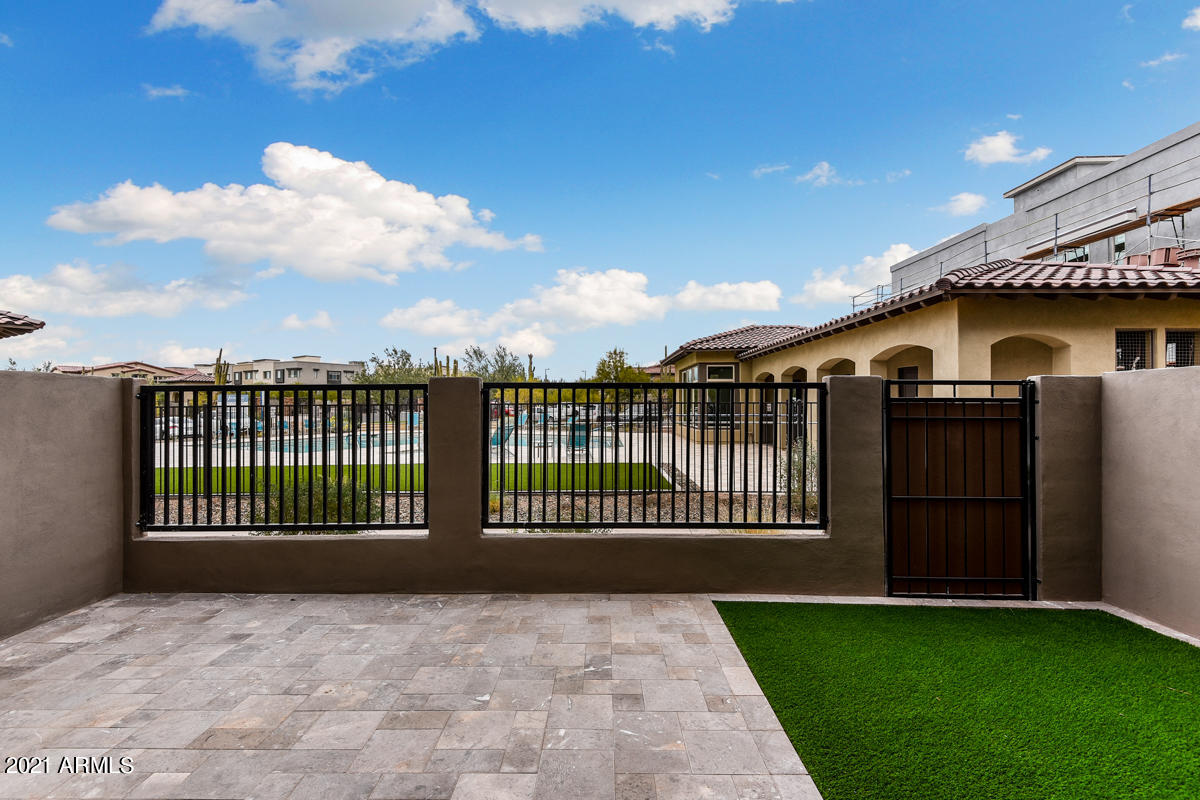 7440 E VIA DE LUNA Drive