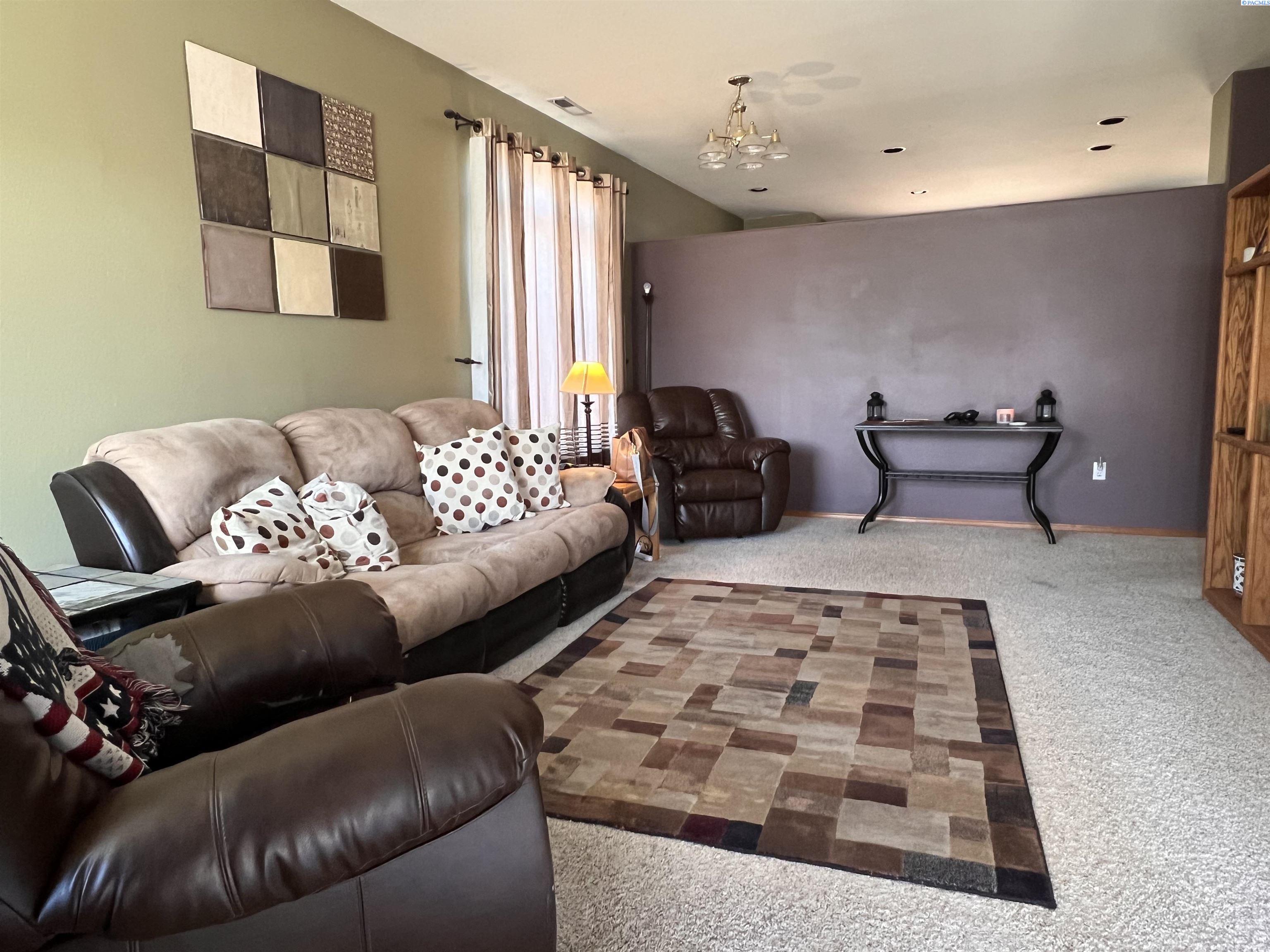 708 N Nevada Ct