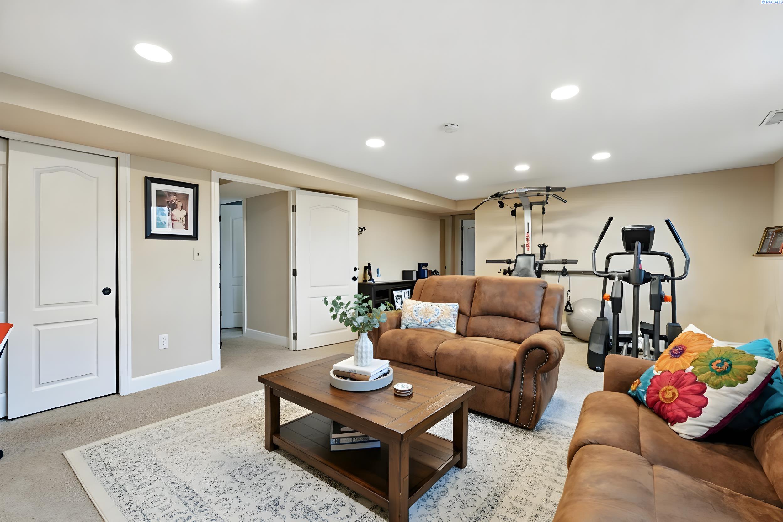 371 Hill Rd