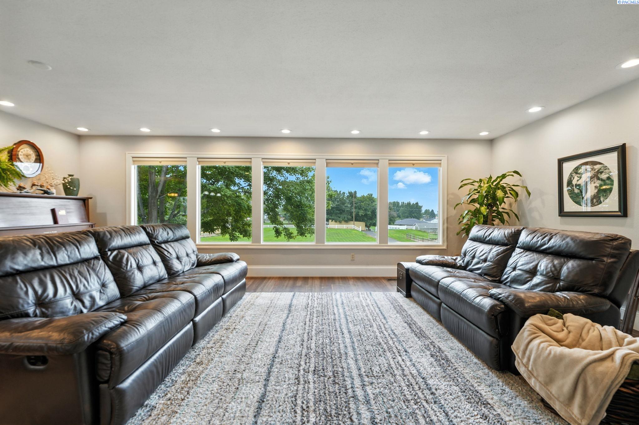 371 Hill Rd