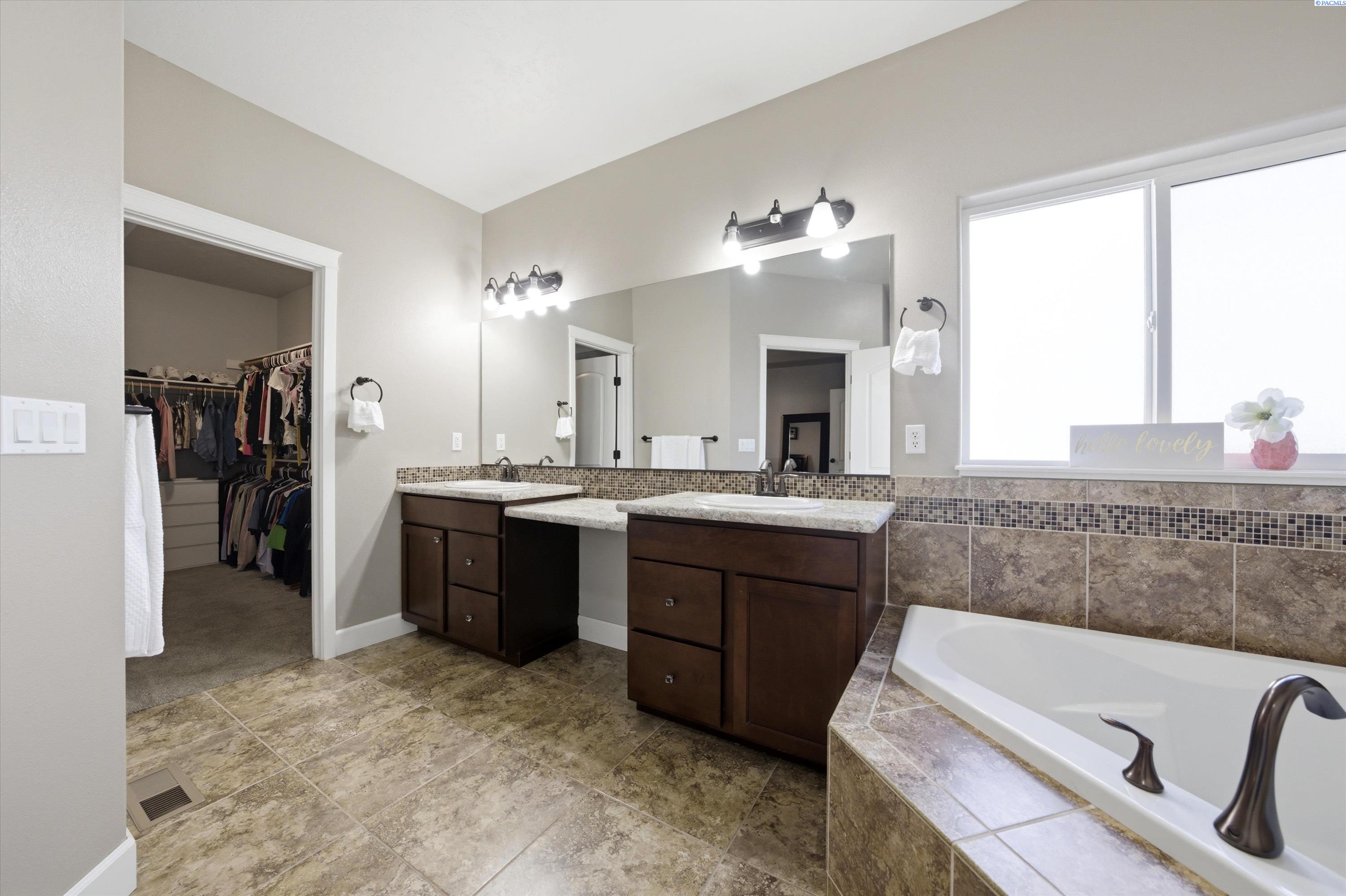 5714 Santa Fe Ln
