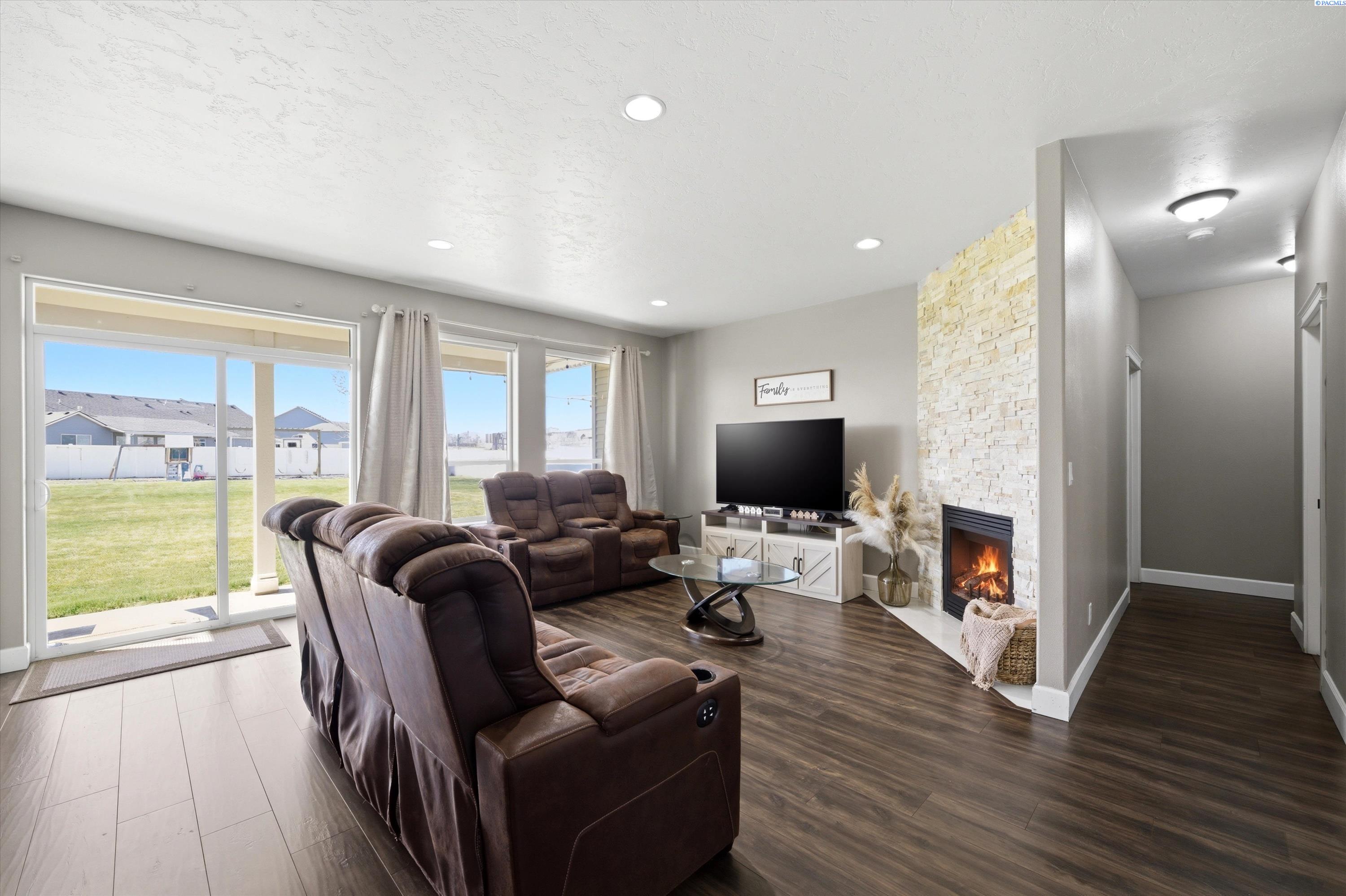 5714 Santa Fe Ln
