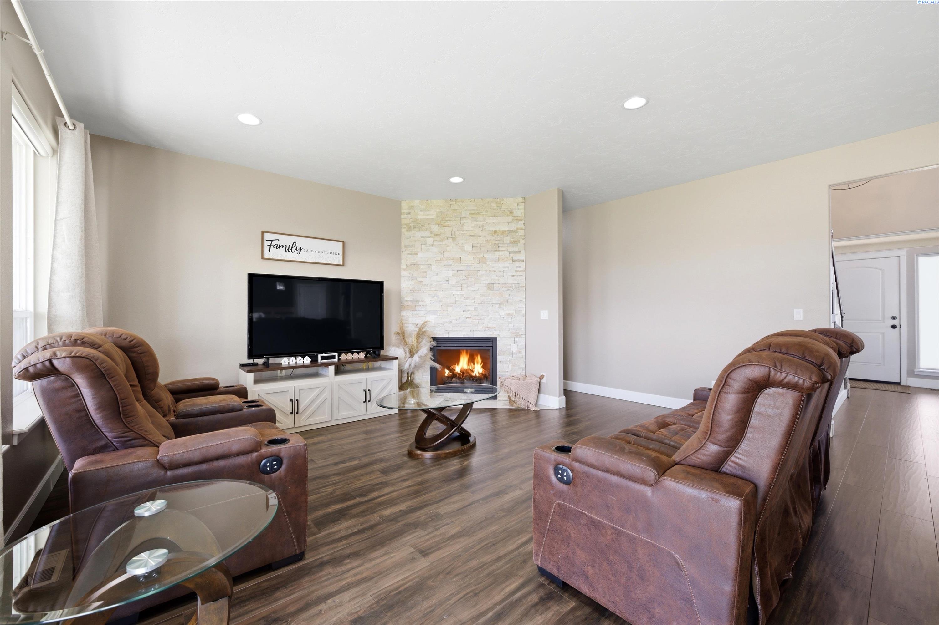 5714 Santa Fe Ln