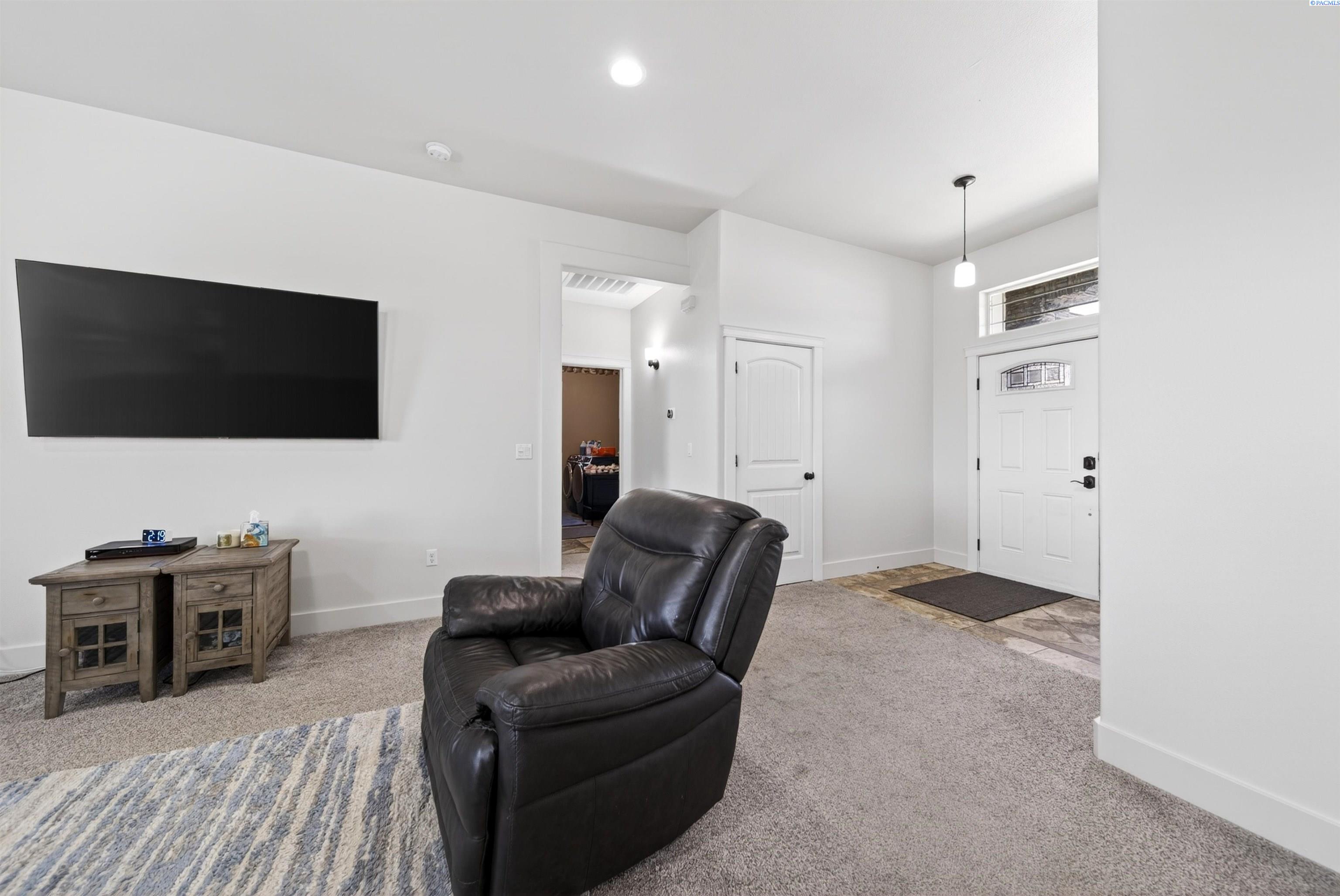5216 Madrid Ln