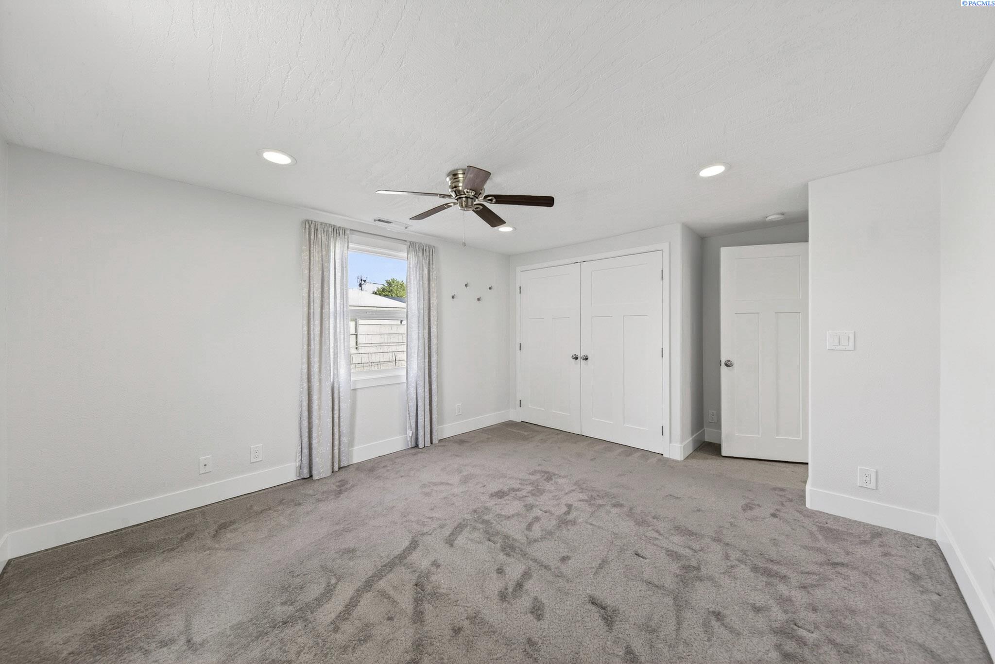 406 Cottonwood Dr