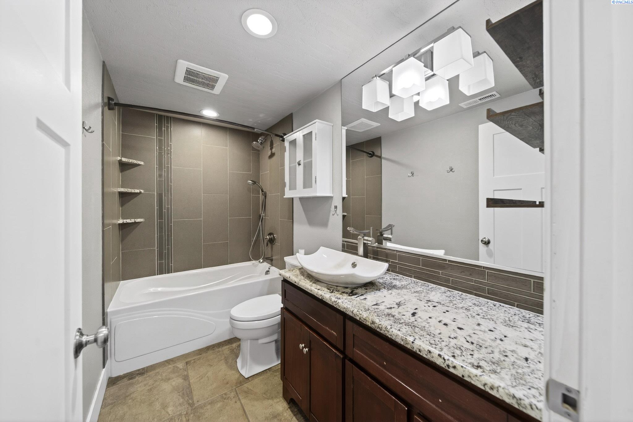 406 Cottonwood Dr