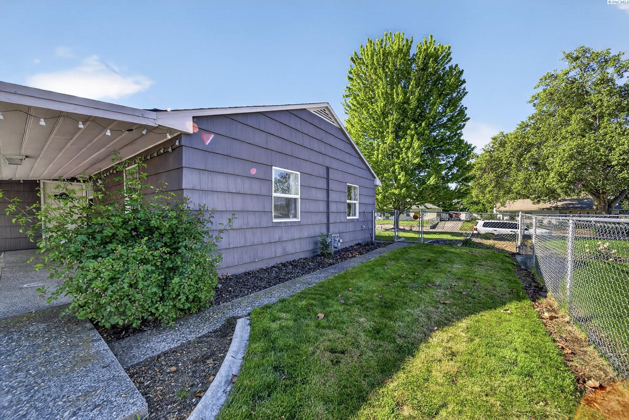 406 Cottonwood Dr