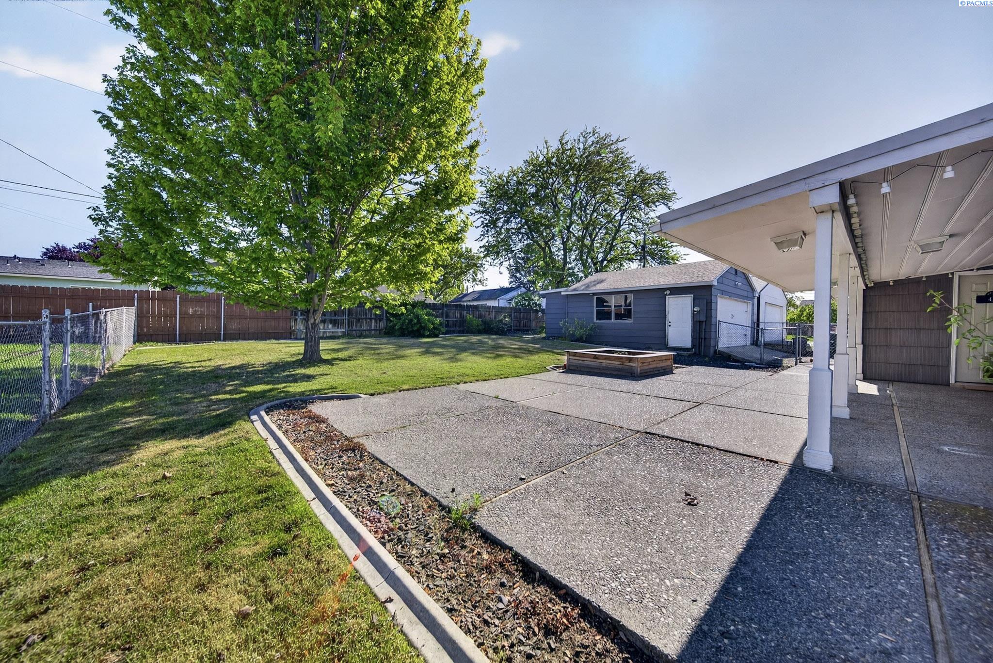406 Cottonwood Dr