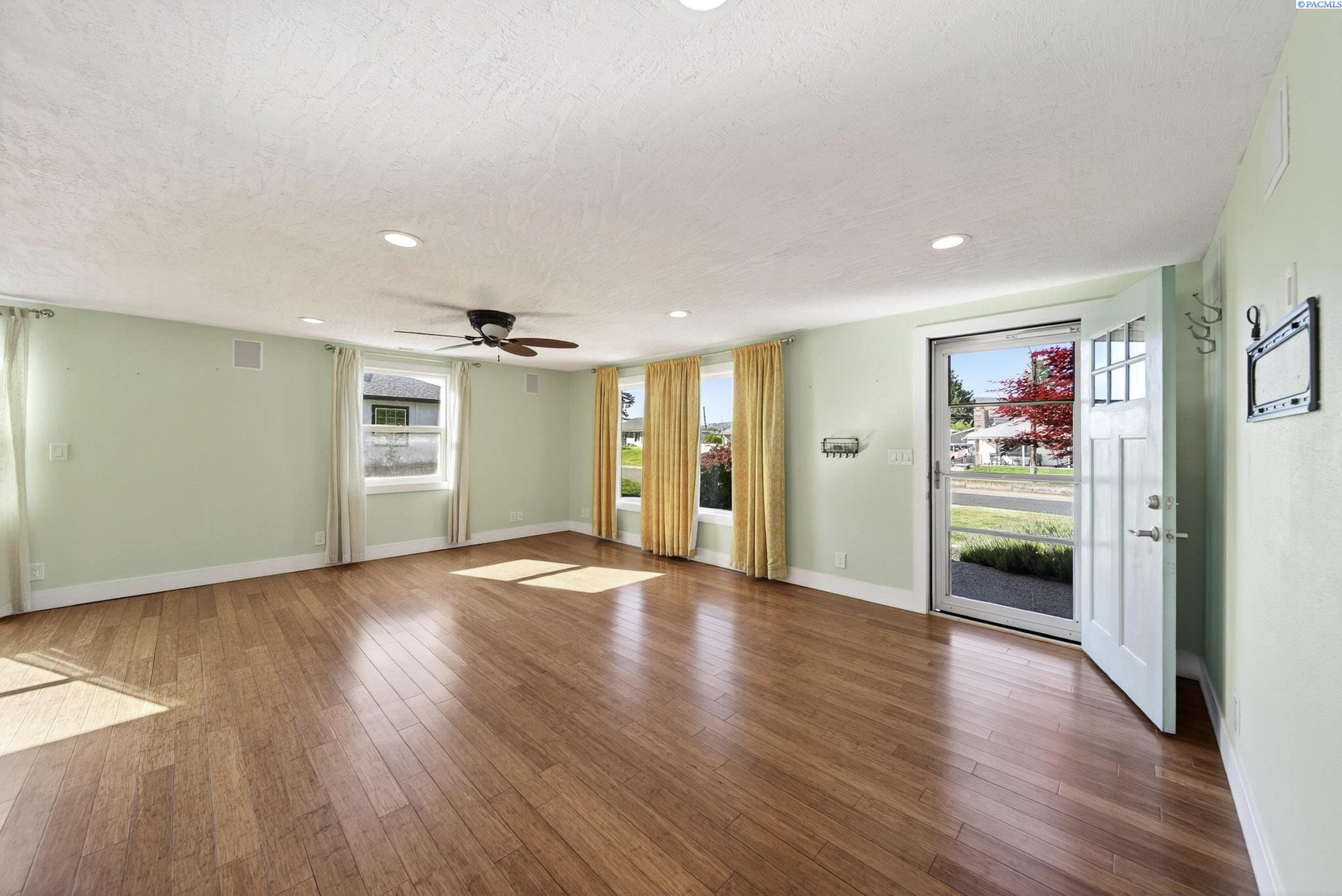 406 Cottonwood Dr