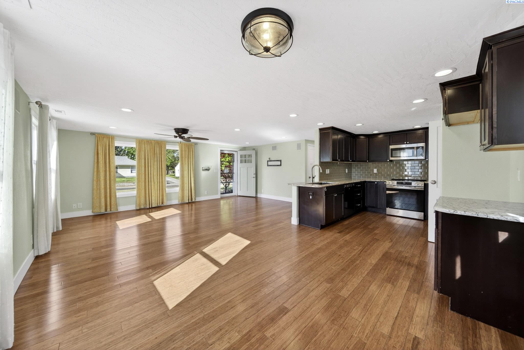 406 Cottonwood Dr