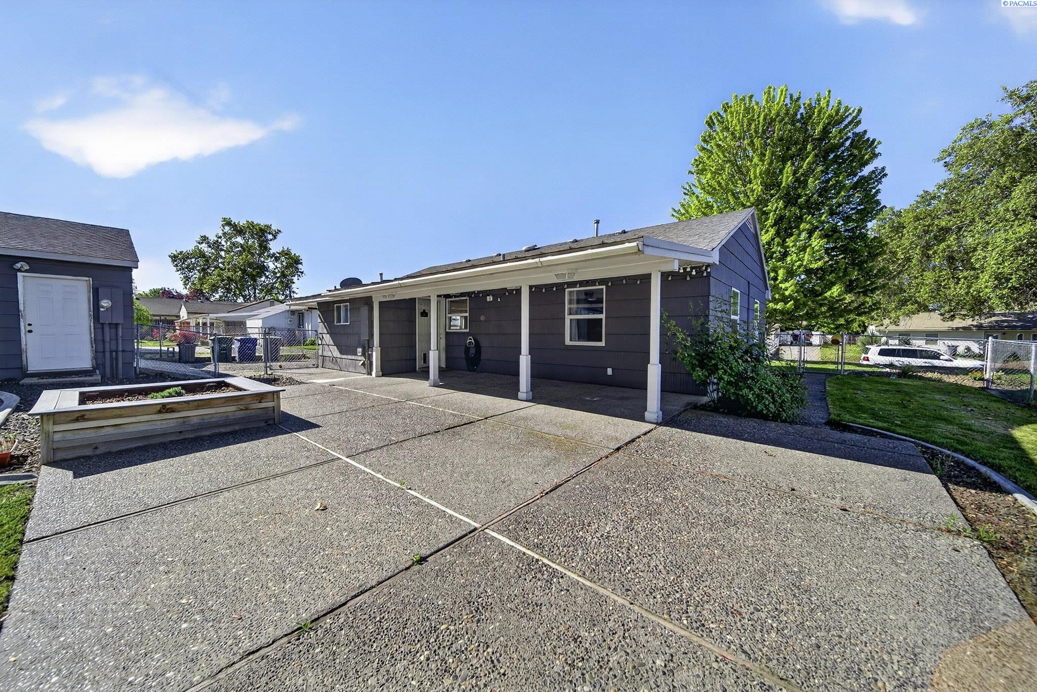 406 Cottonwood Dr