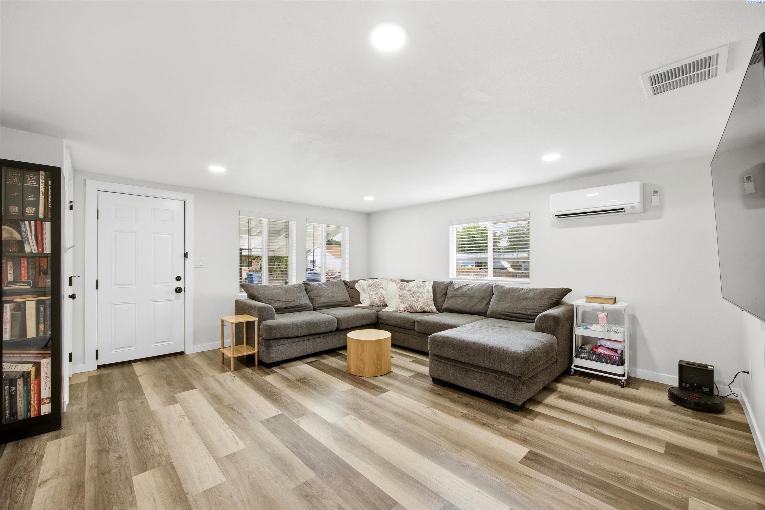 413 Snow Ave