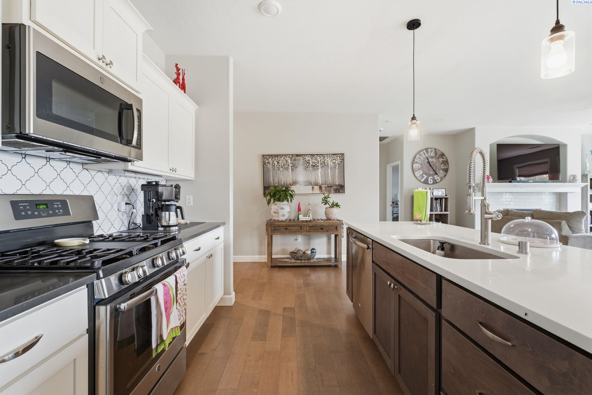 1500 Steele ct