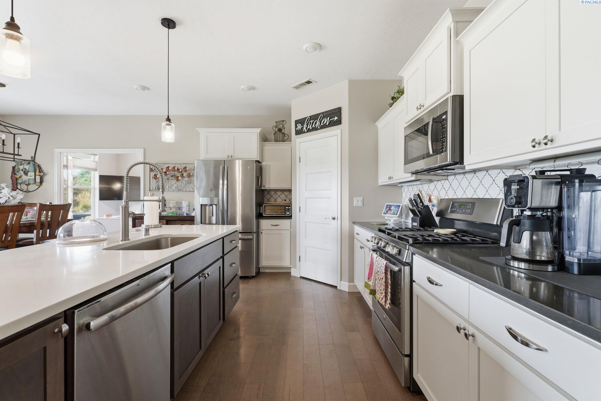 1500 Steele ct
