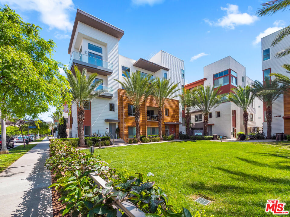 5695 GOLDENEYE CT Unit: 2