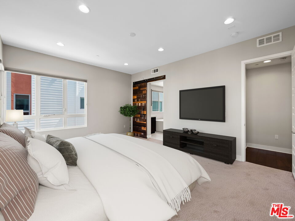 5695 GOLDENEYE CT Unit: 2