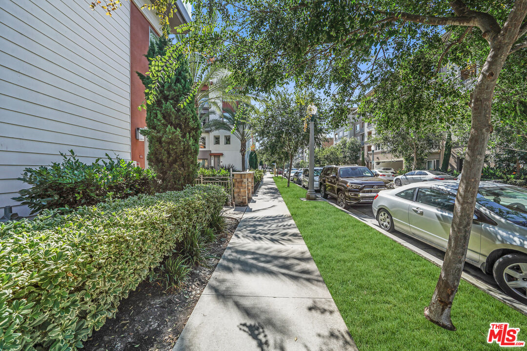 5695 GOLDENEYE CT Unit: 2