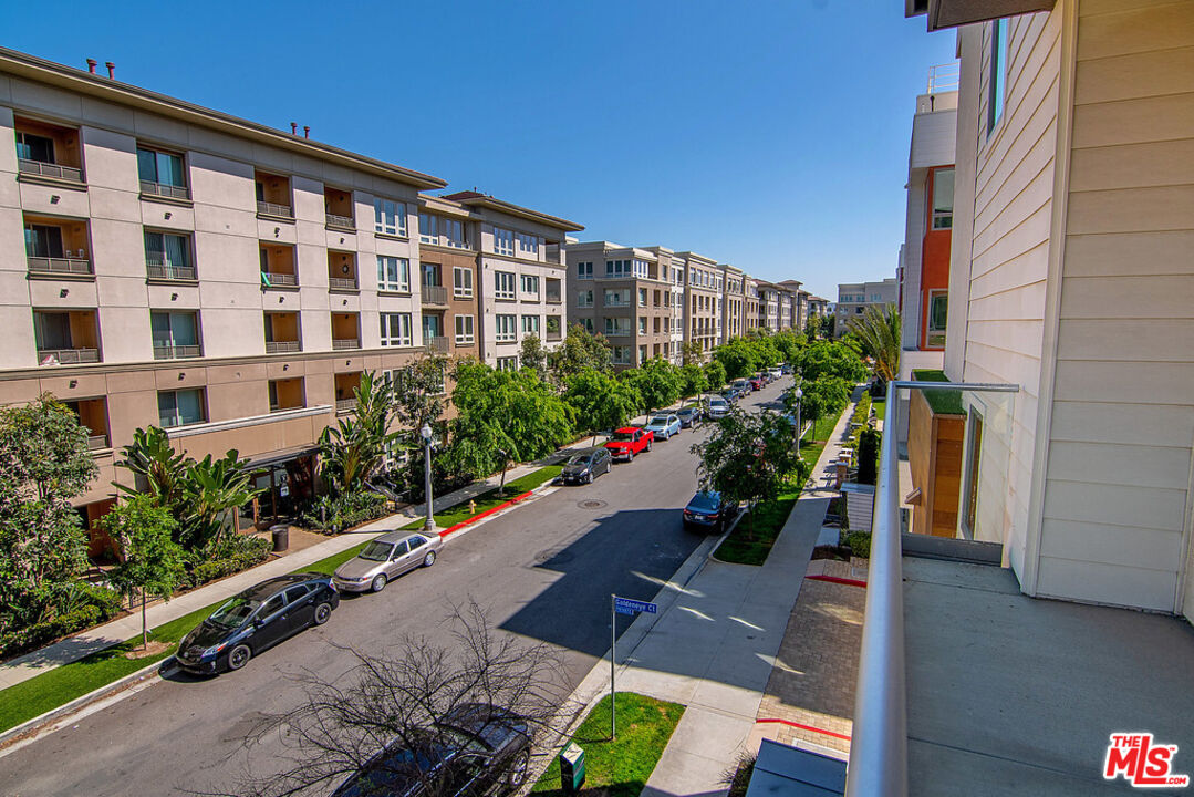 5695 GOLDENEYE CT Unit: 2