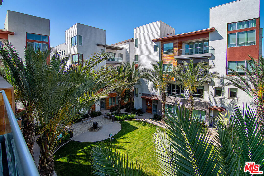 5695 GOLDENEYE CT Unit: 2