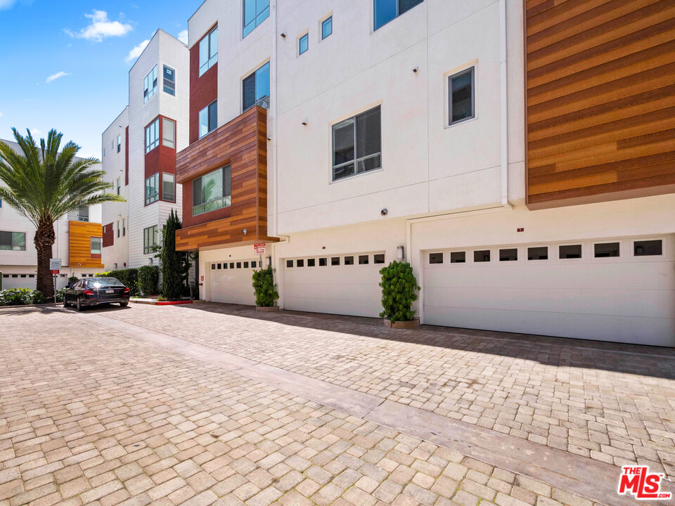 5695 GOLDENEYE CT Unit: 2