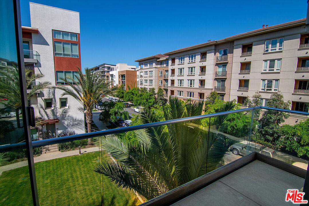 5695 GOLDENEYE CT Unit: 2