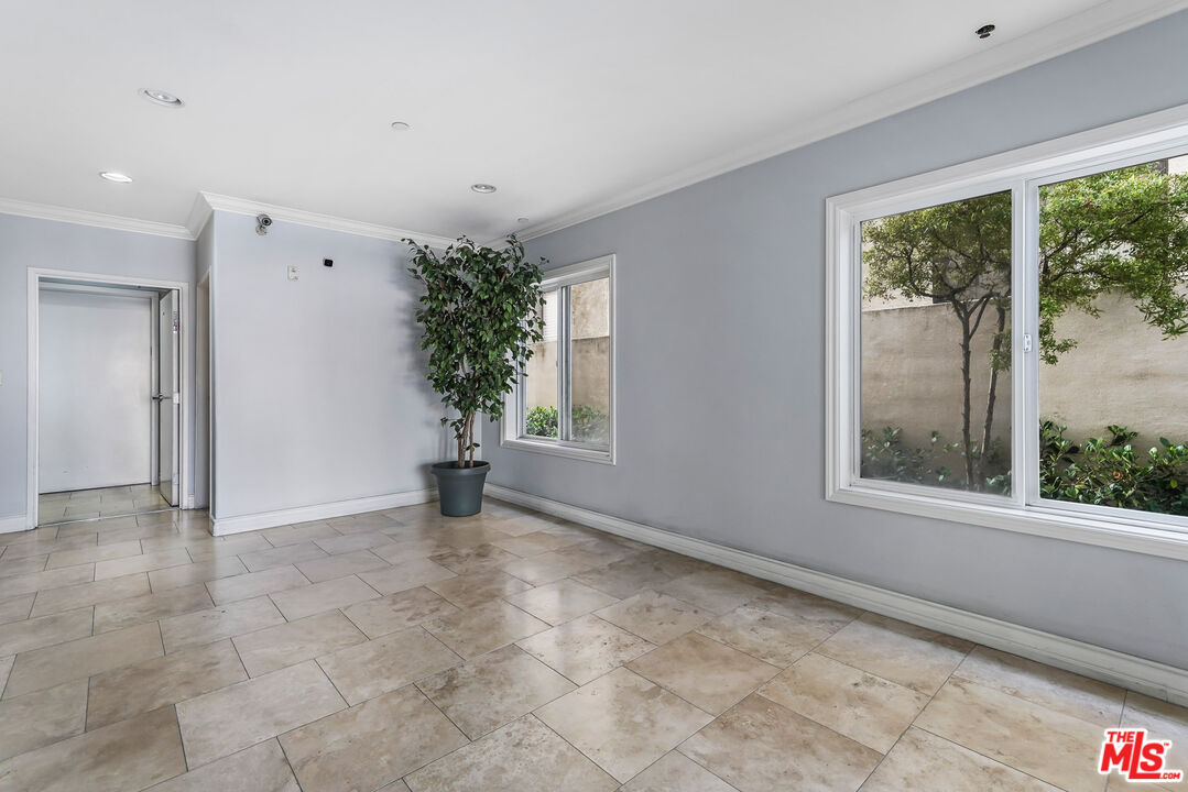 1920 Malcolm Ave Unit: 401