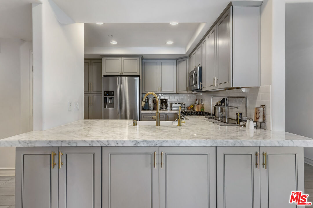 1920 Malcolm Ave Unit: 401