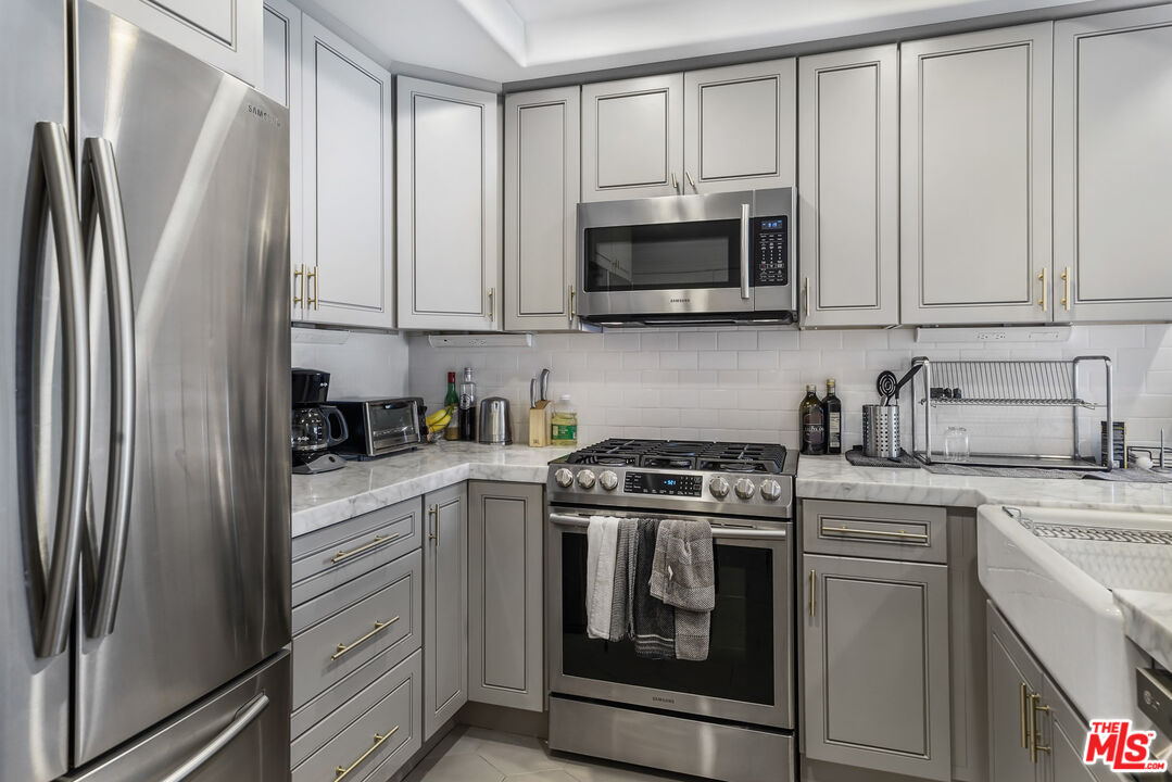 1920 Malcolm Ave Unit: 401