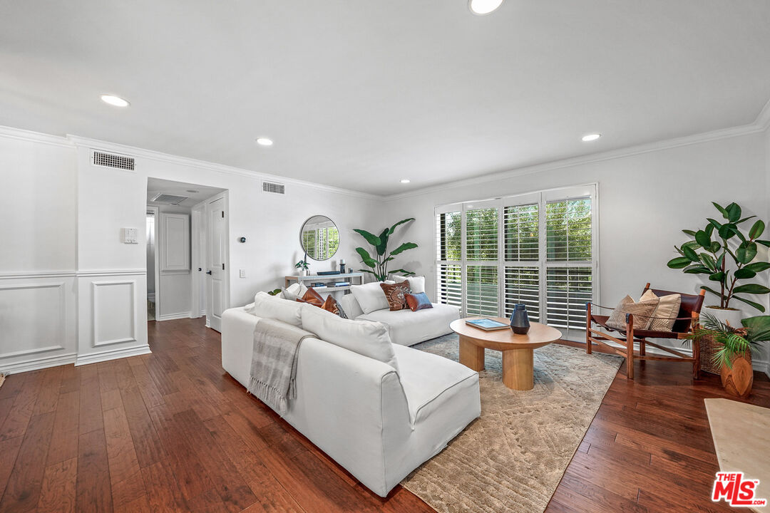 4370 Troost Ave Unit: 201