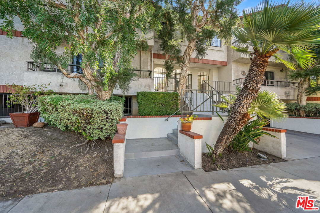 4370 Troost Ave Unit: 201