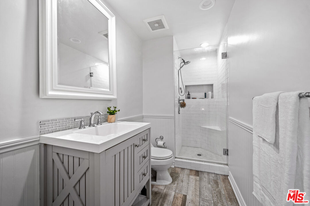 4370 Troost Ave Unit: 201