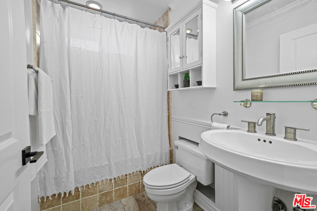 4370 Troost Ave Unit: 201