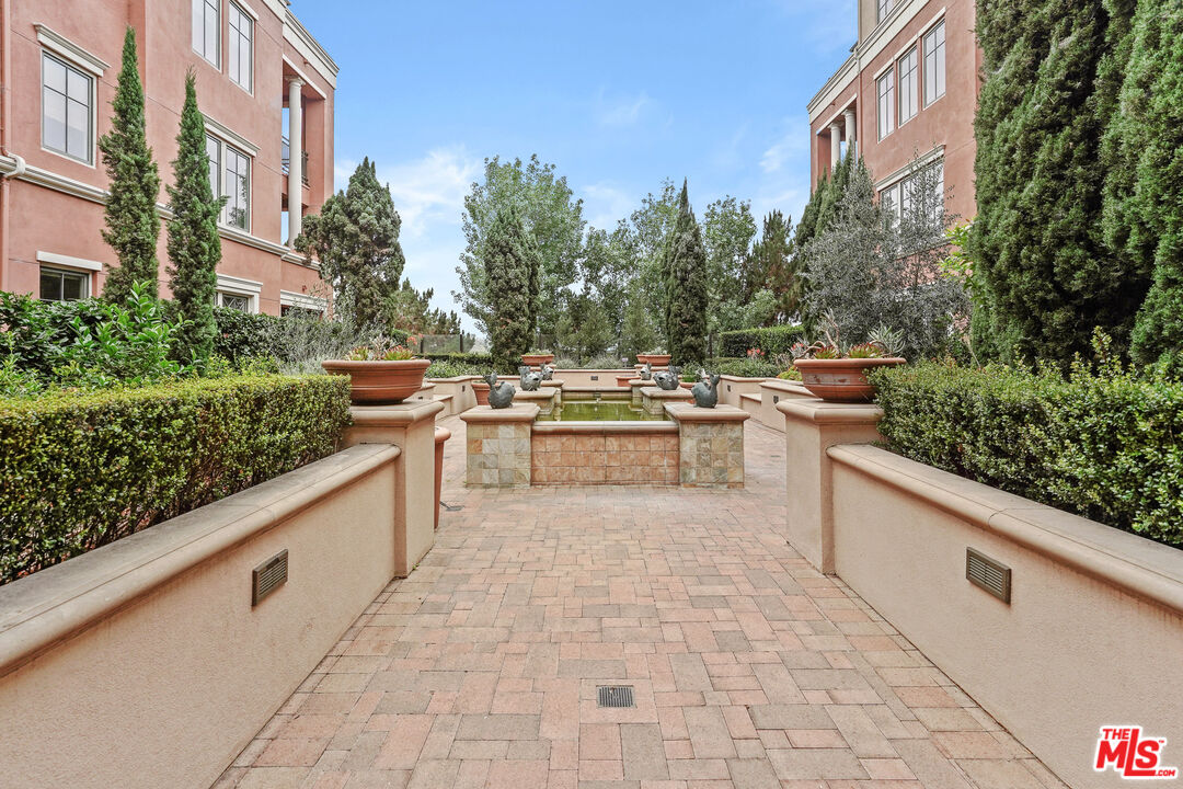 6241 W CRESCENT PARK Unit: 106