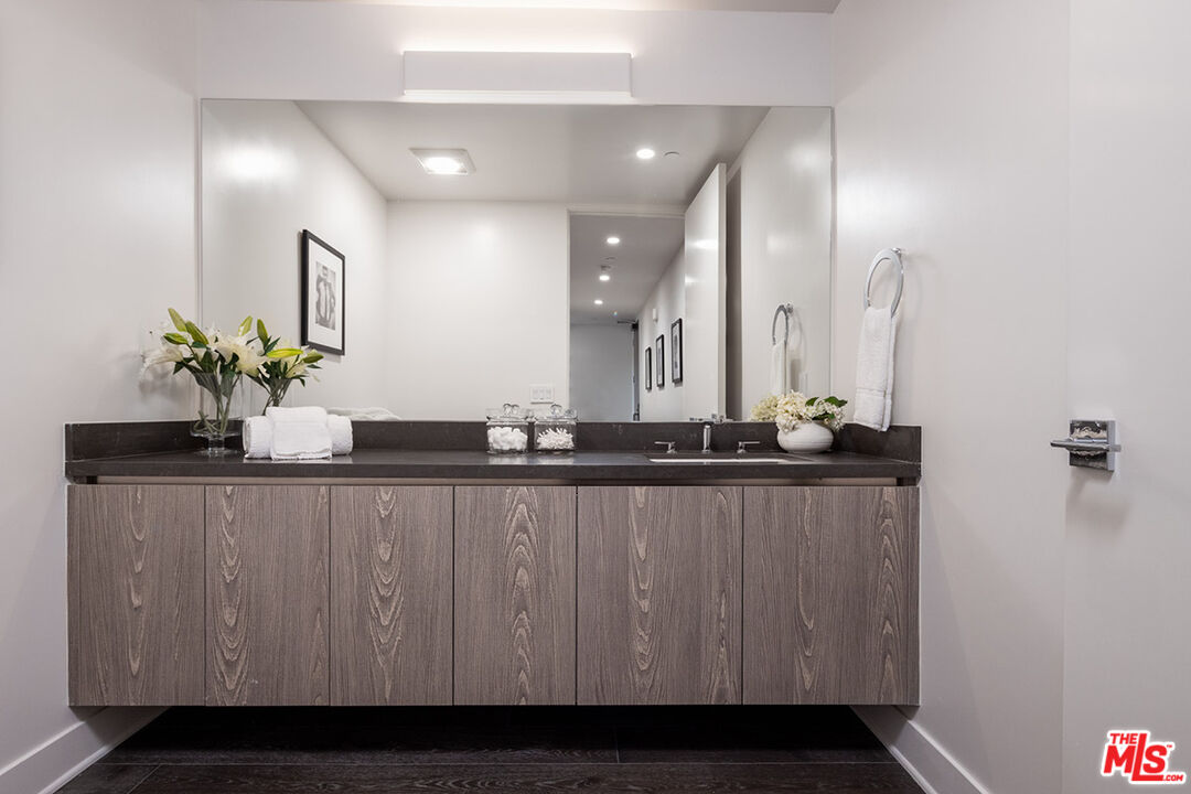 411 S Hamel RD Unit: 101