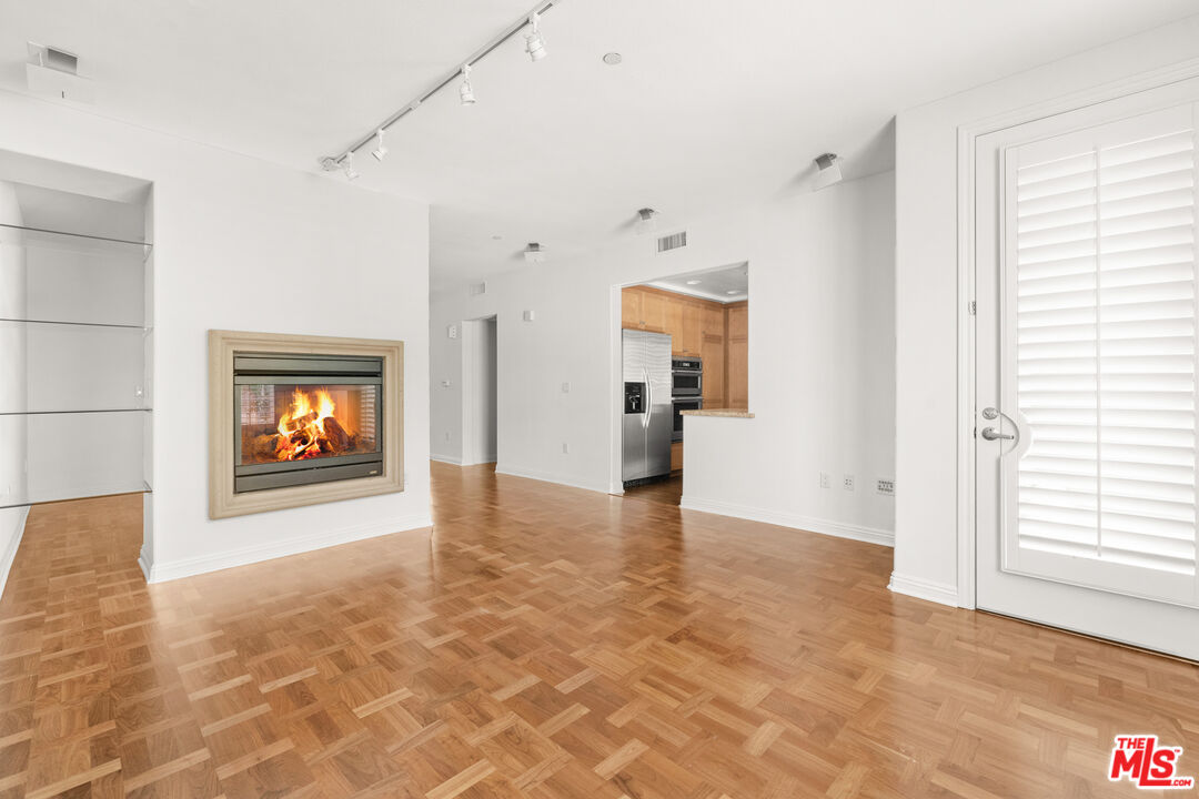 5831 Seawalk Dr Unit: 133