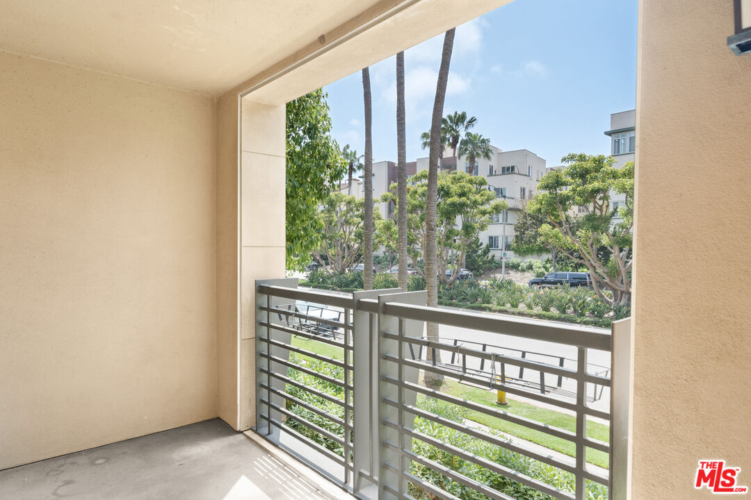 5831 Seawalk Dr Unit: 133