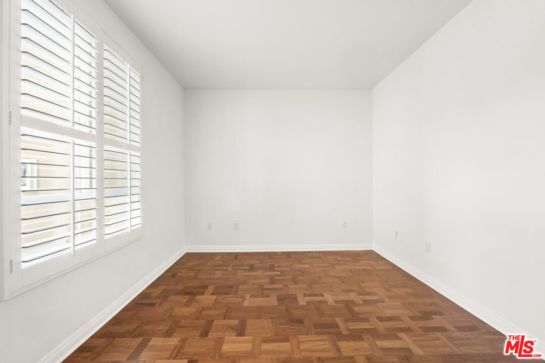 5831 Seawalk Dr Unit: 133