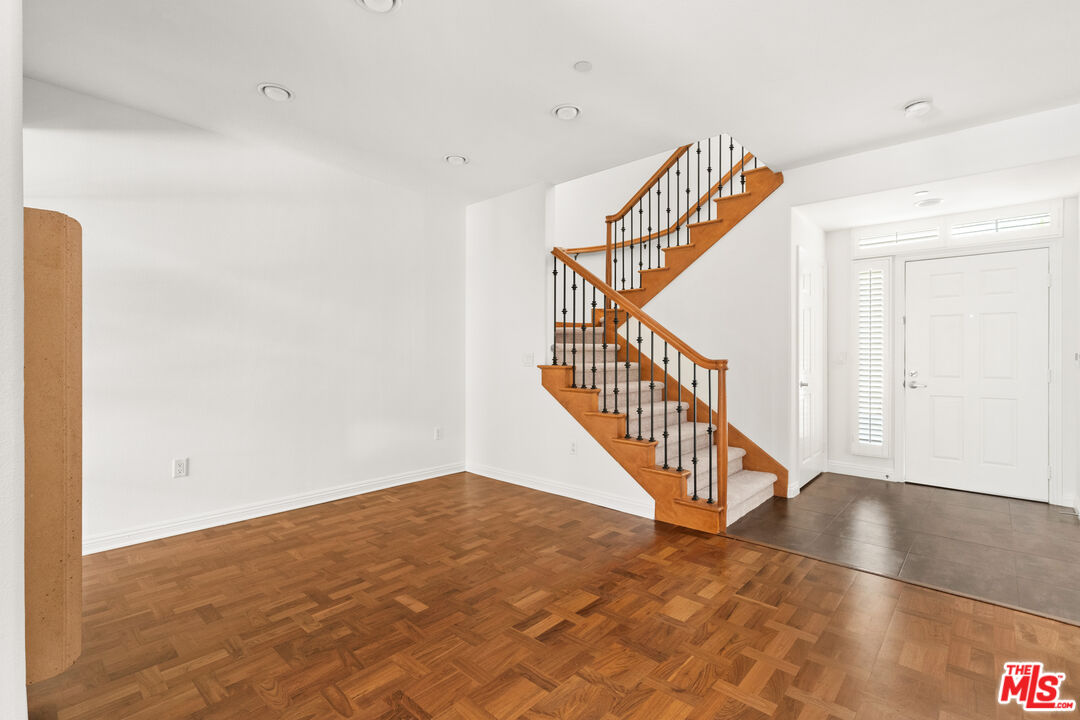 5831 Seawalk Dr Unit: 133