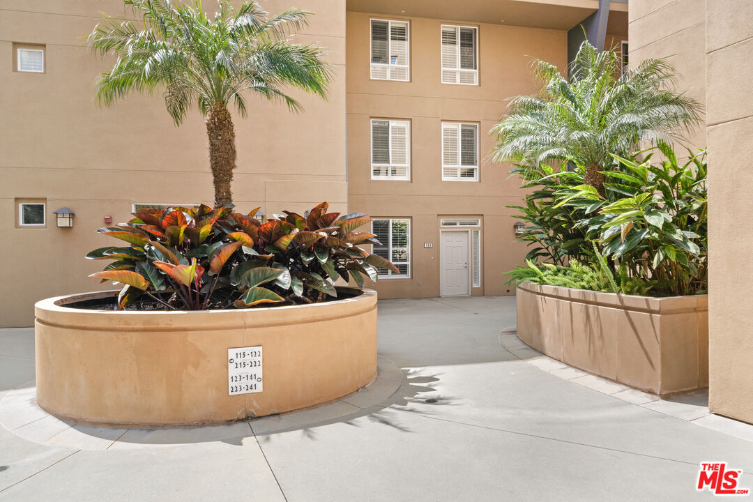 5831 Seawalk Dr Unit: 133