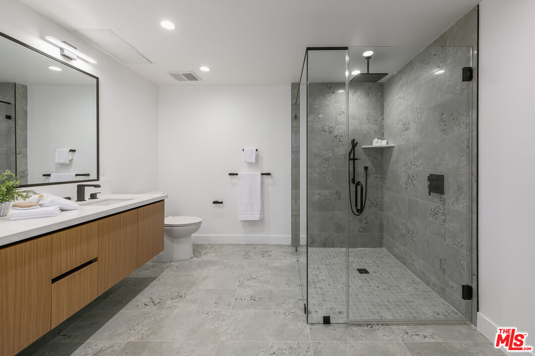 1123 S Shenandoah St Unit: 402