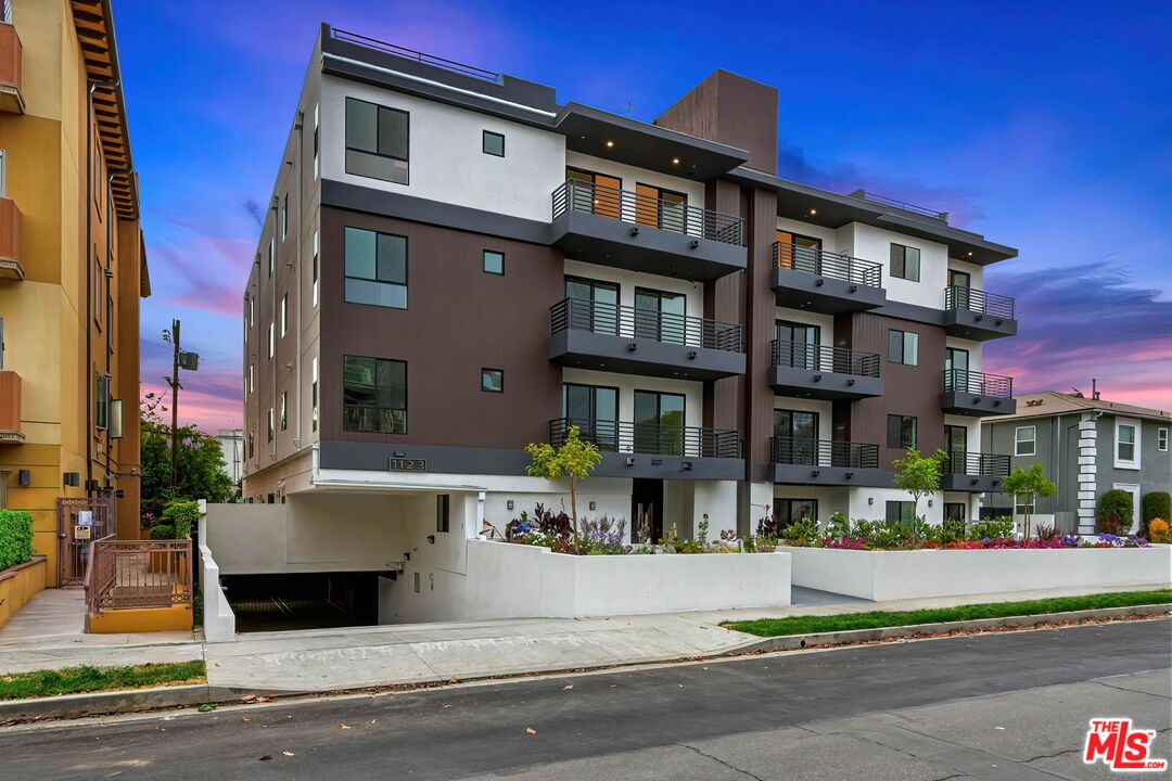 1123 S Shenandoah St Unit: 402