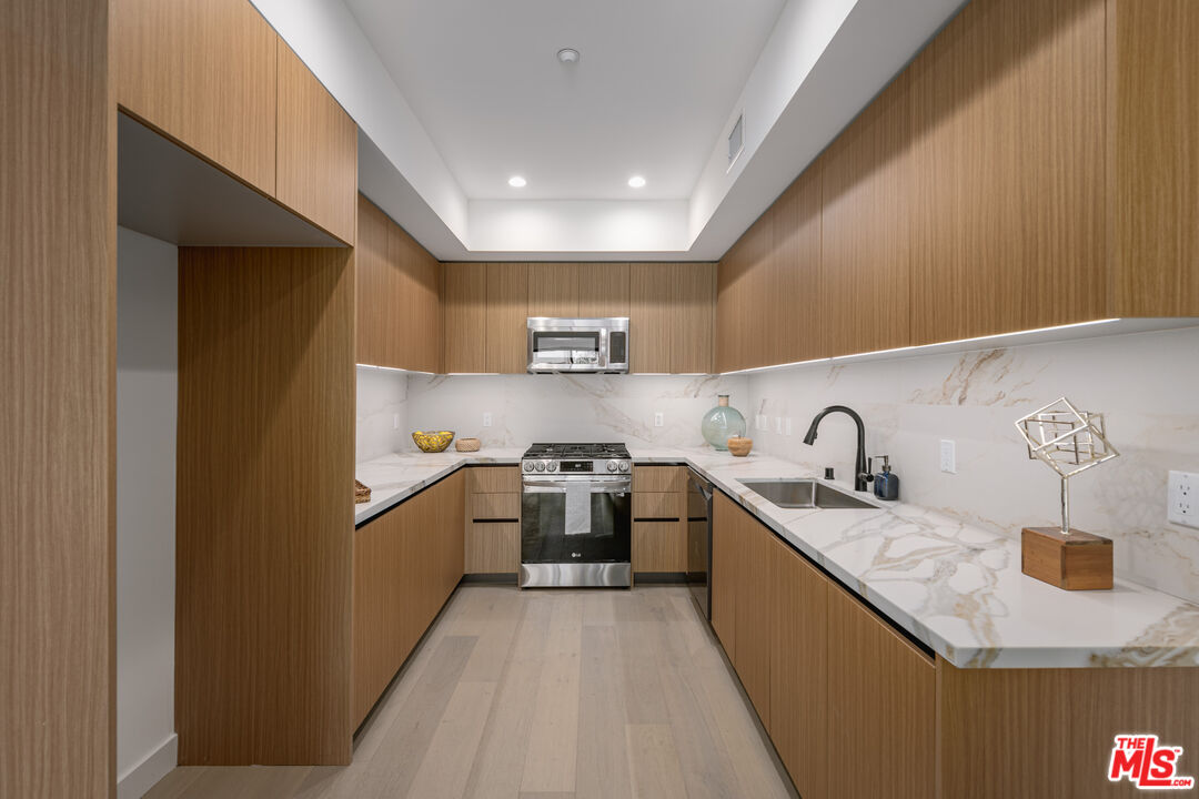 1123 S Shenandoah St Unit: 402