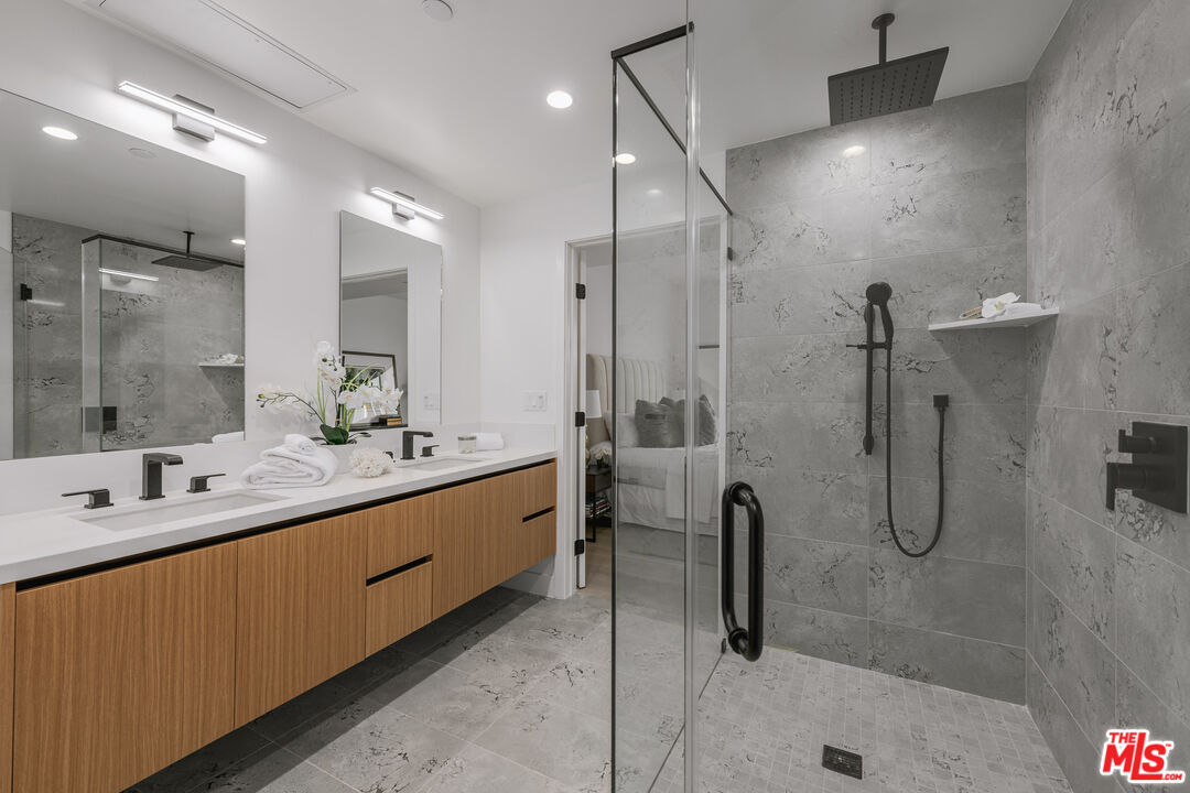 1123 S Shenandoah St Unit: 402