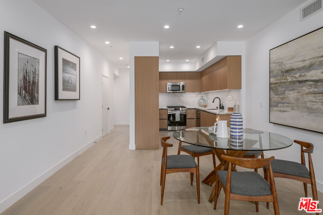 1123 S Shenandoah St Unit: 402