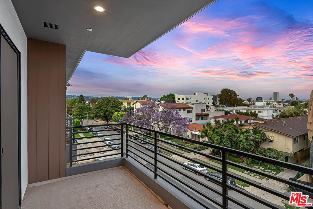 1123 S Shenandoah St Unit: 402