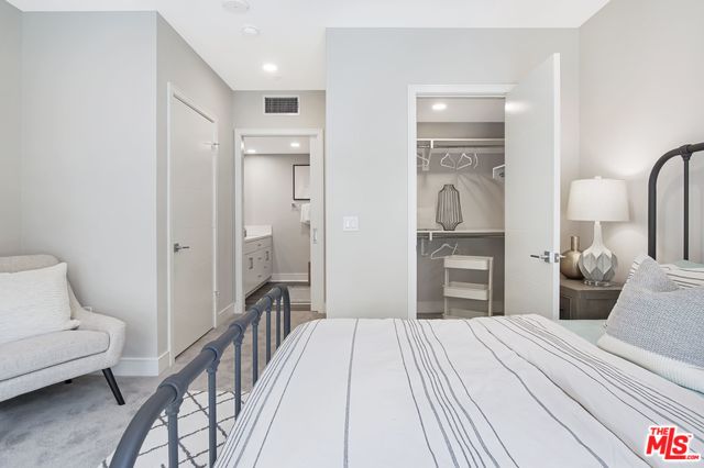 6030 Seabluff DR Unit: 319