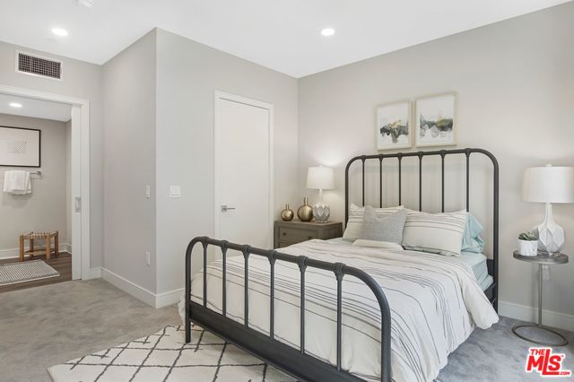 6030 Seabluff DR Unit: 319