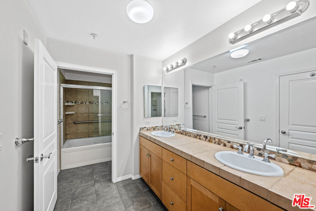 13044 Pacific Promenade Unit: 424