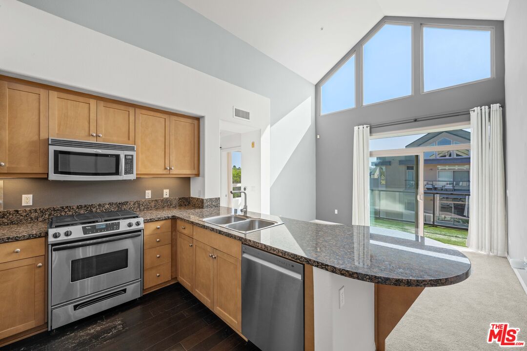 13044 Pacific Promenade Unit: 424