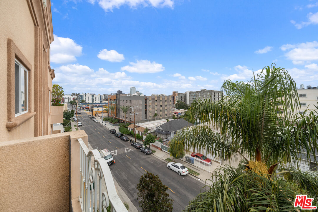 1037 Fedora St Unit: 403